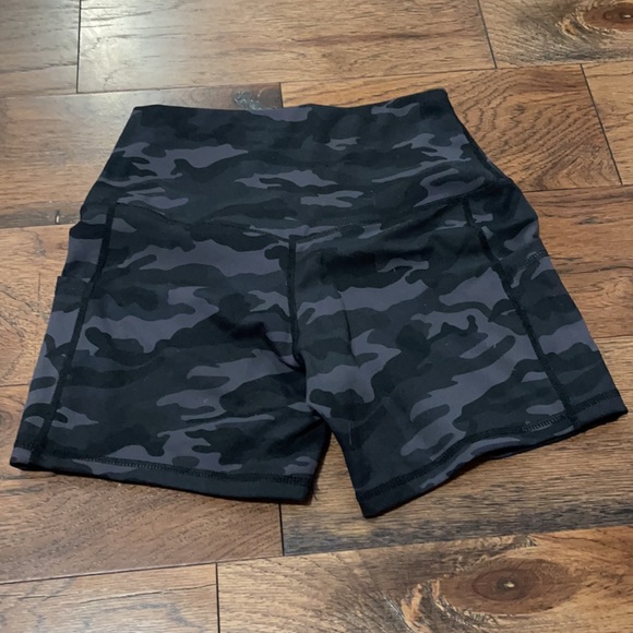 Camo Biker Shorts with Pockets - Picture 2 of 4